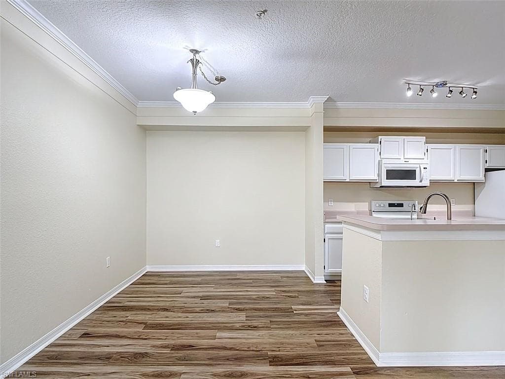 11571 Villa Grand 615-5
