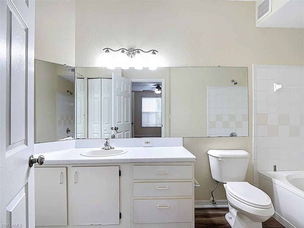 11571 Villa Grand 615-21