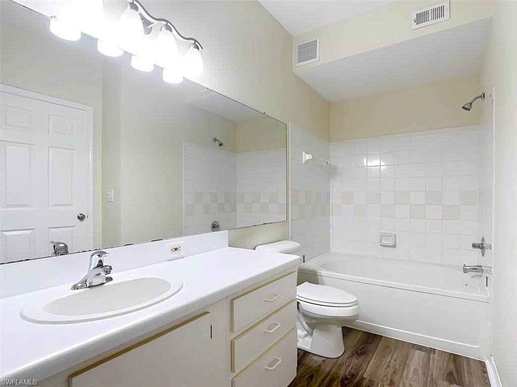 11571 Villa Grand 615-18