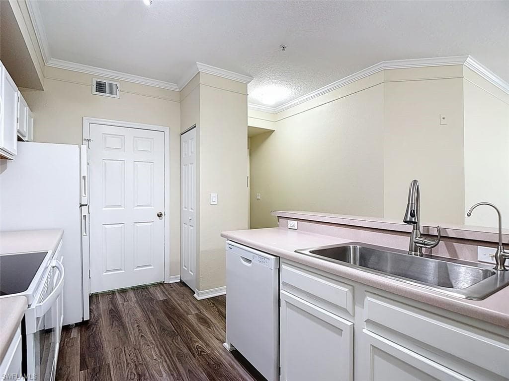 11571 Villa Grand 615-3