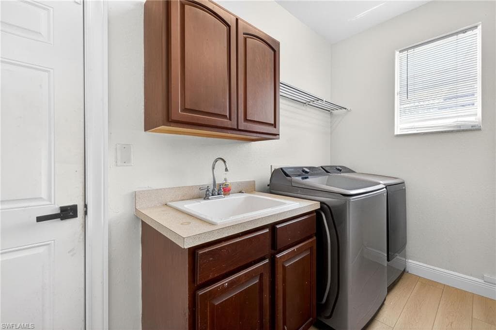 9734 Silvercreek CT-32