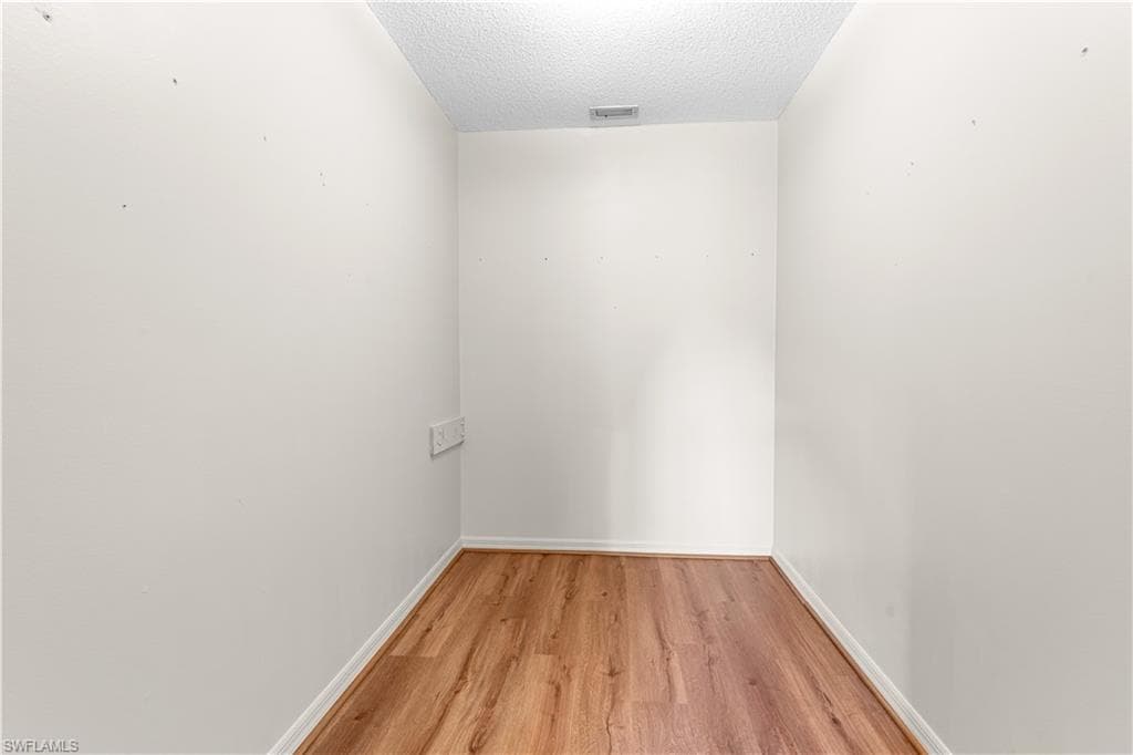 2906 Waterwood DR-30