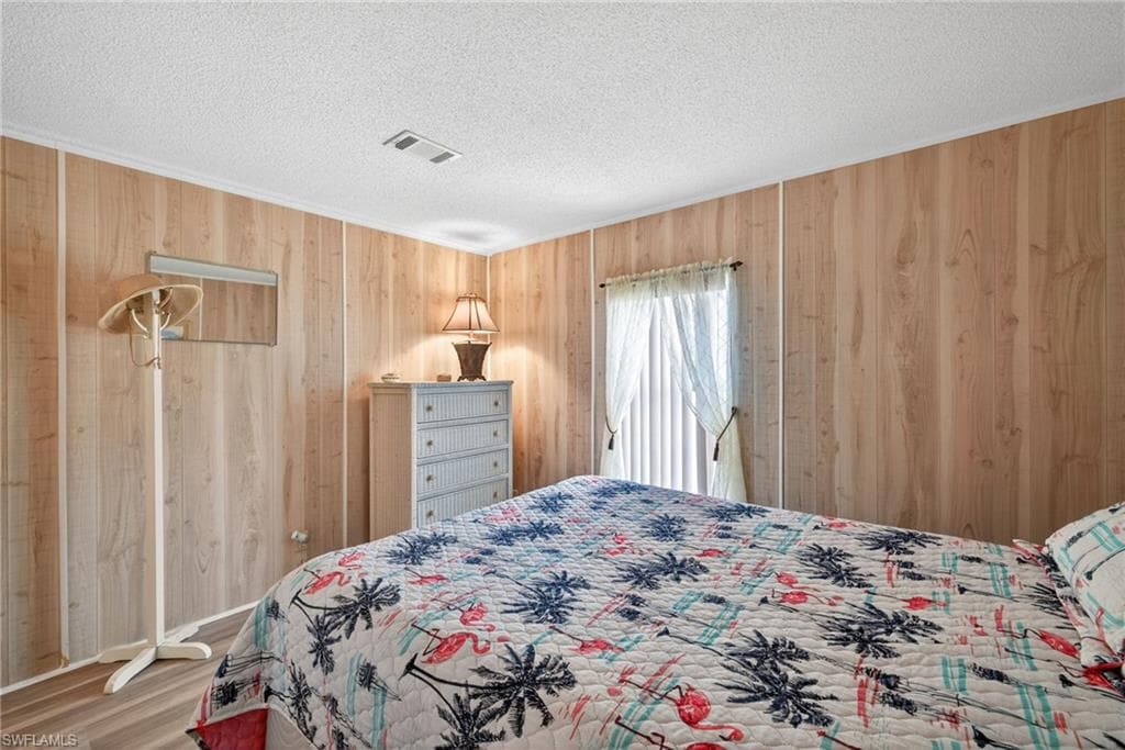 10220 Wales LOOP-14