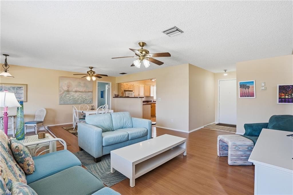 4289 Island CIR 1-8