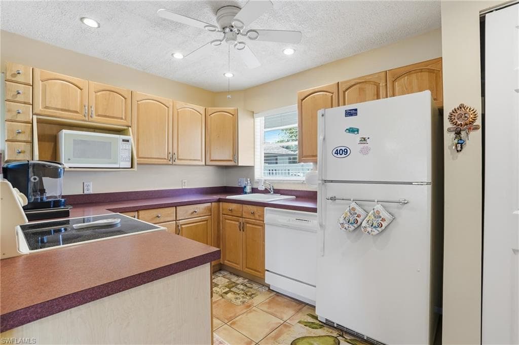 4289 Island CIR 1-3