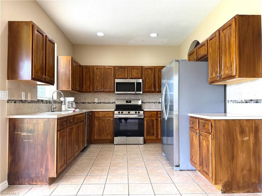 117 Shadow Lakes DR-9