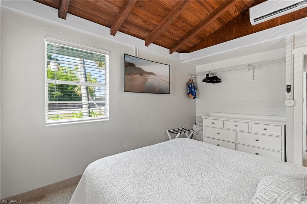 2134 Palm ST-12
