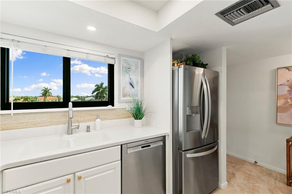 226 3rd ST 303-7