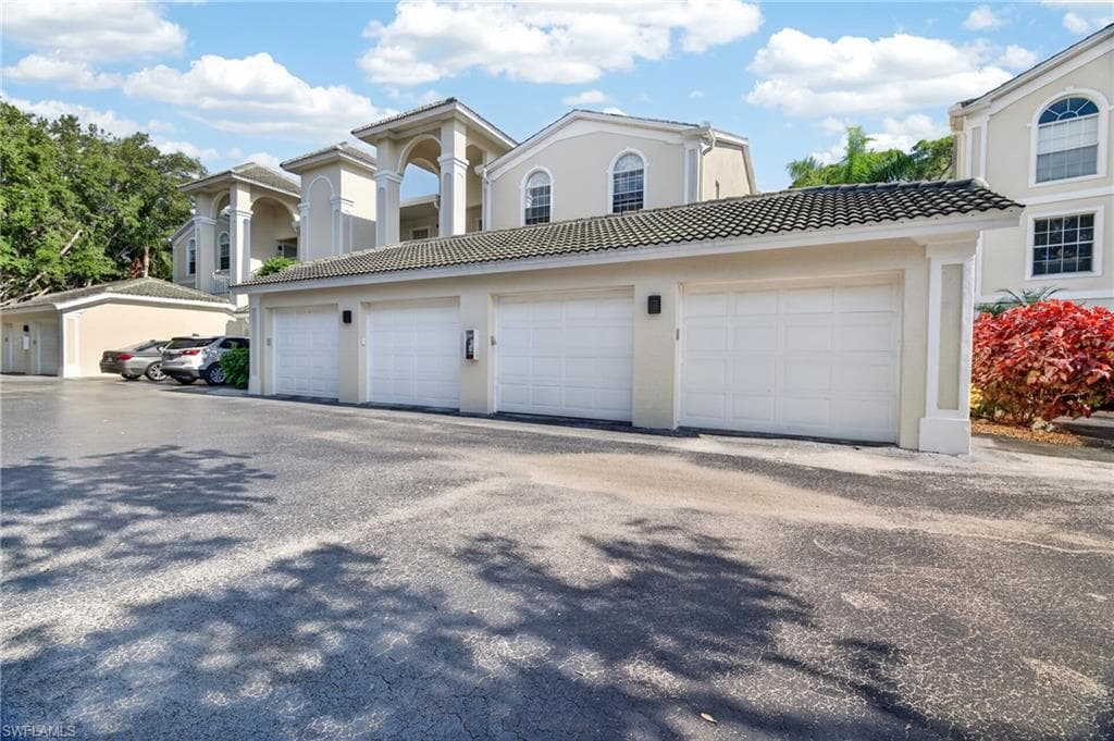 15395 Cedarwood LN 104-39