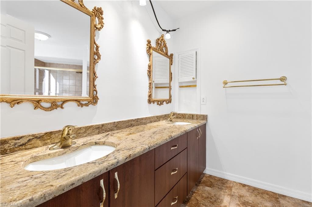 12331 Oak Brook CT-22