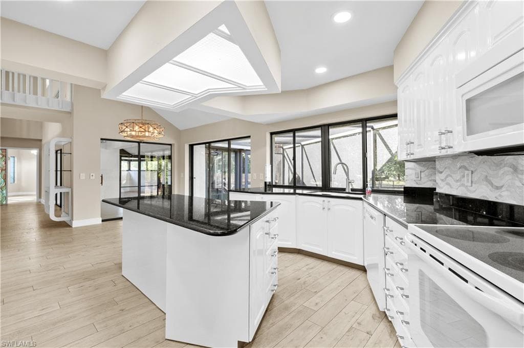 12331 Oak Brook CT-10