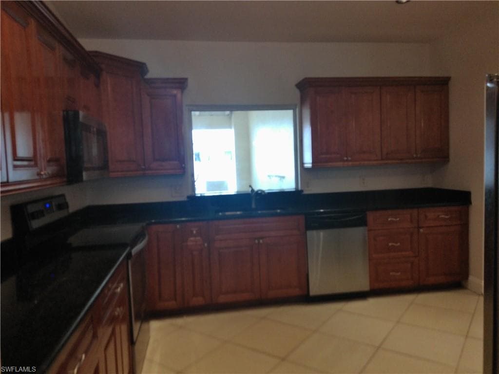 1443 Ricardo AVE-7