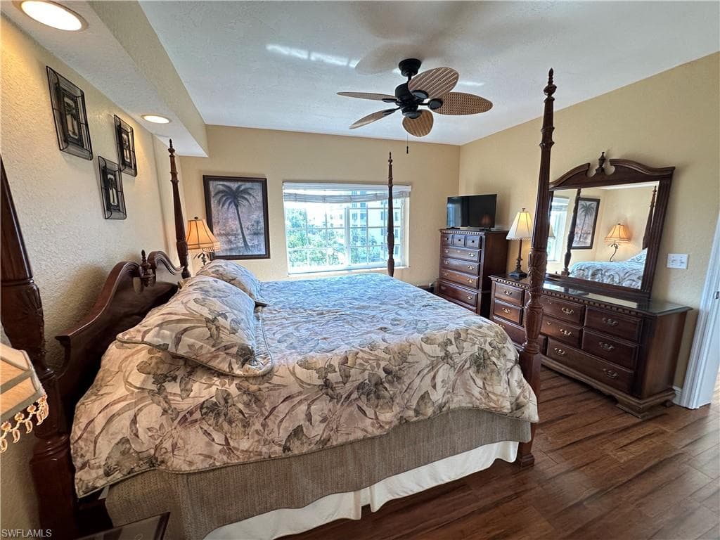 22748 Island Pines WAY 302-11