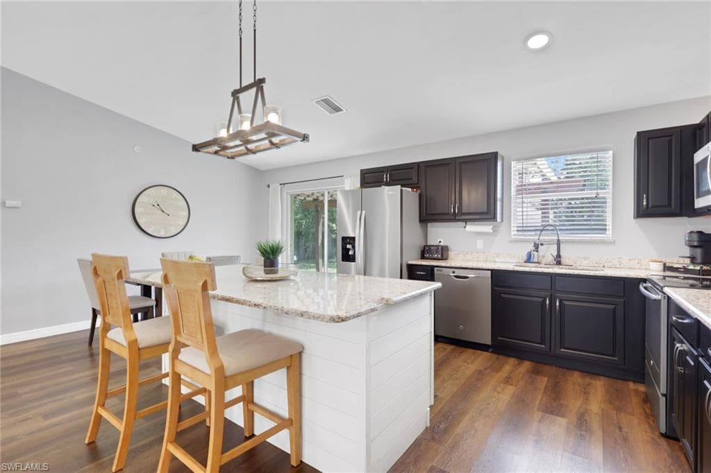 3300 Valencia DR-8