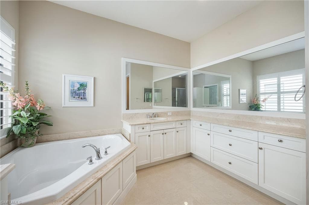 13736 Luna DR-12