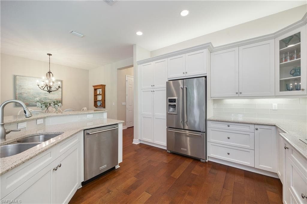 13736 Luna DR-4