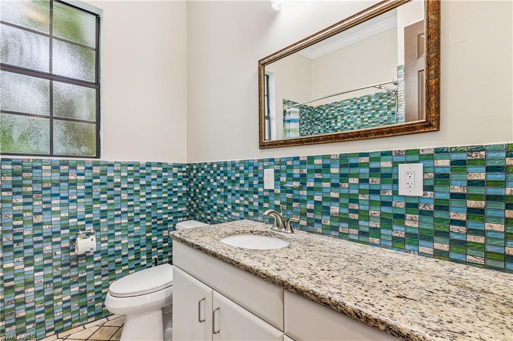 1358 Hopedale DR-18