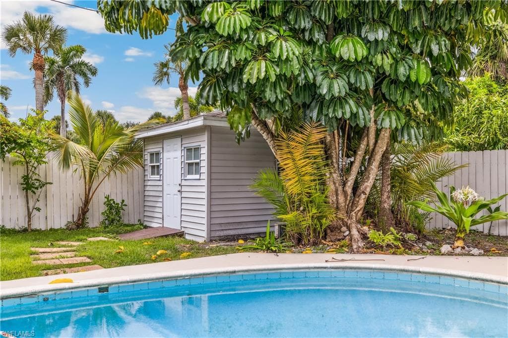 1358 Hopedale DR-24