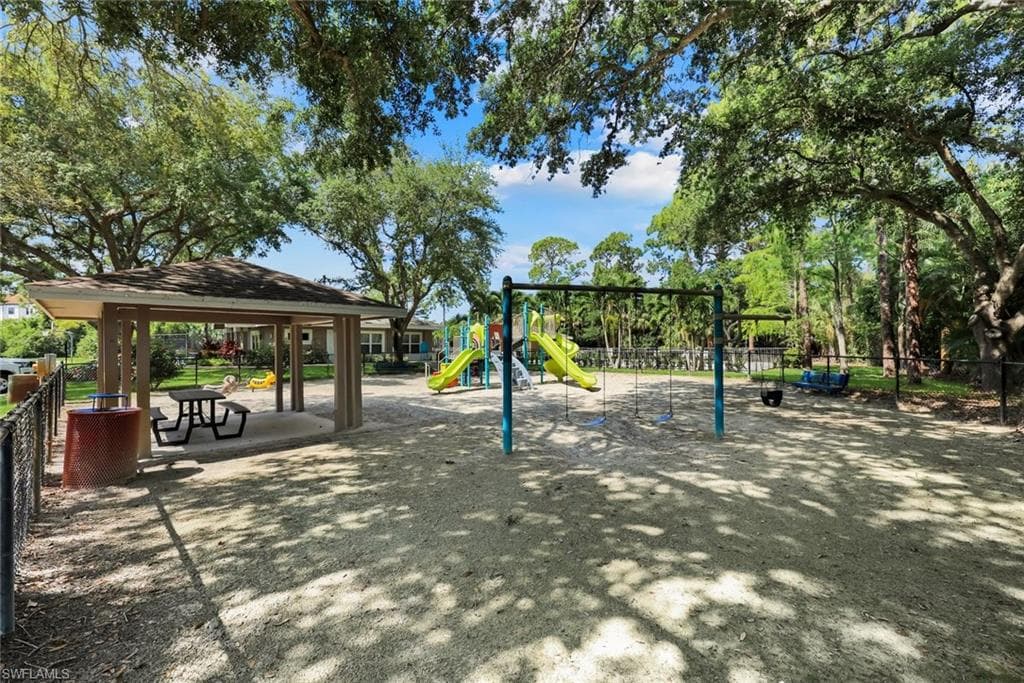 1221 Briarwood CT-21