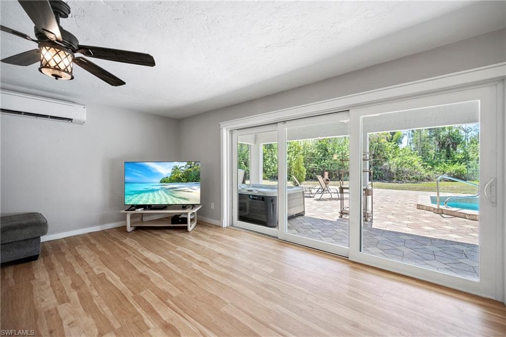 6268 Foxfire LN-42