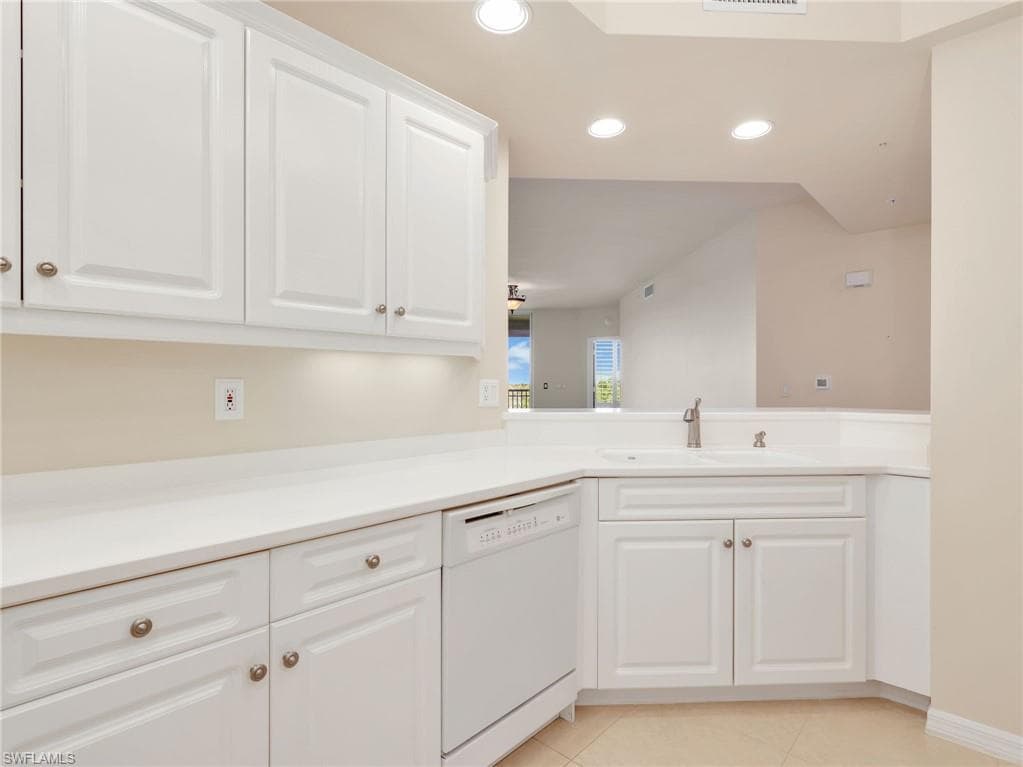 1001 Arbor Lake DR 202-5