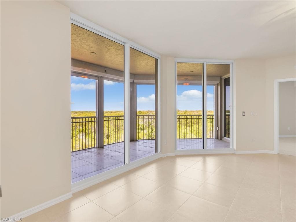 1001 Arbor Lake DR 202-11