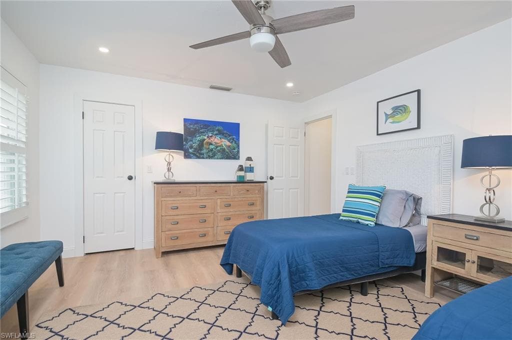 1420 Jewel Box AVE-21