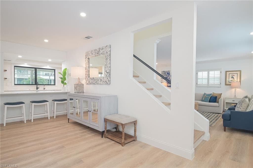 1420 Jewel Box AVE-8