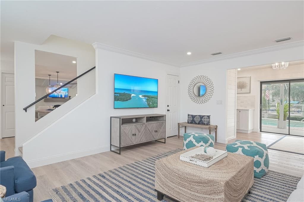 1420 Jewel Box AVE-13