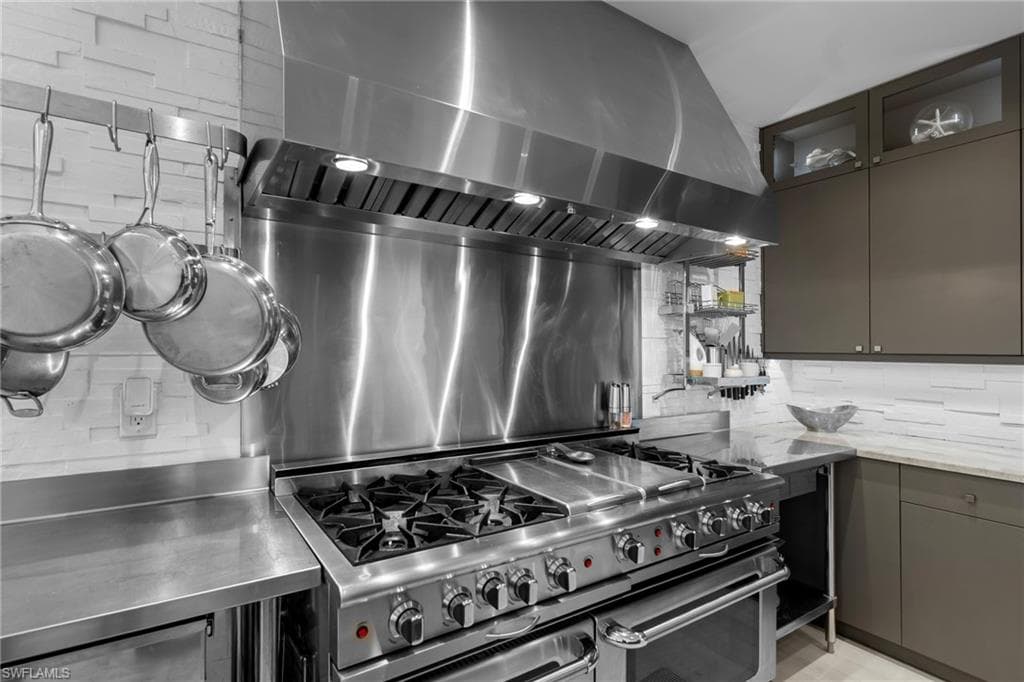 5700 Waxmyrtle WAY-16