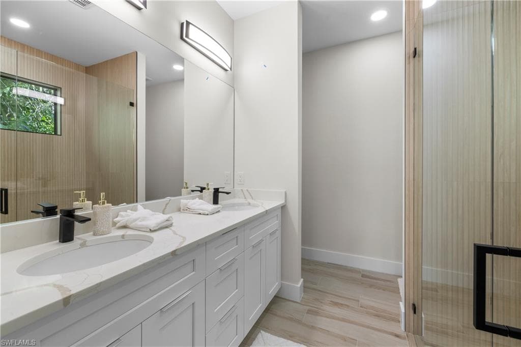2533 Storter AVE-22