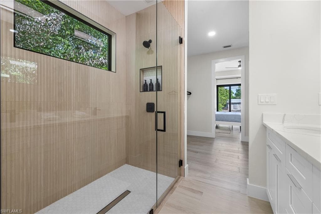 2533 Storter AVE-25
