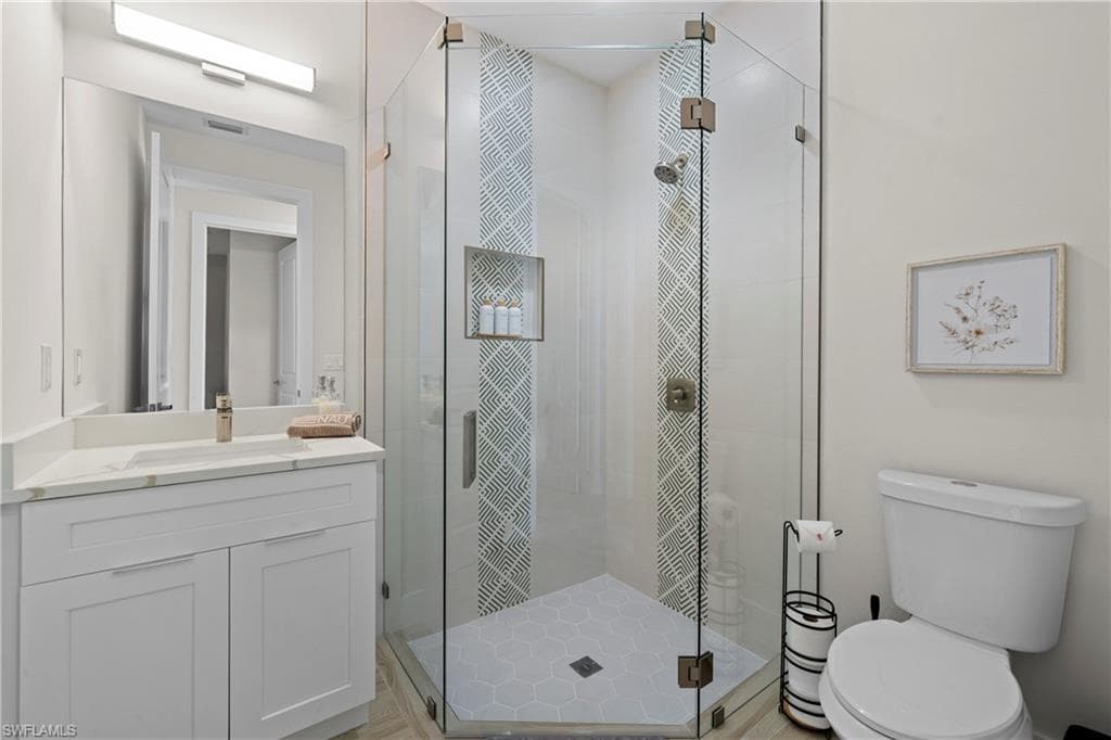 2533 Storter AVE-32