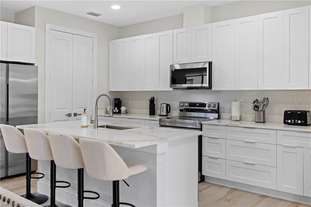 2533 Storter AVE-18