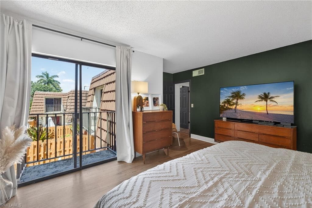 1466 Park Shore CIR 3-19