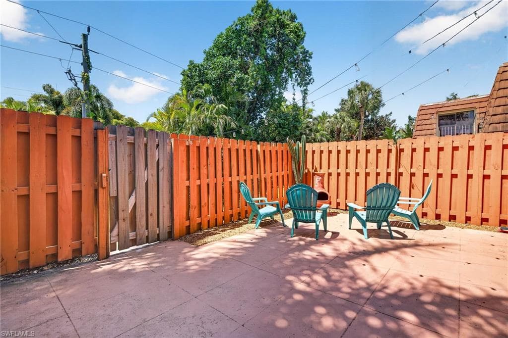 1466 Park Shore CIR 3-3