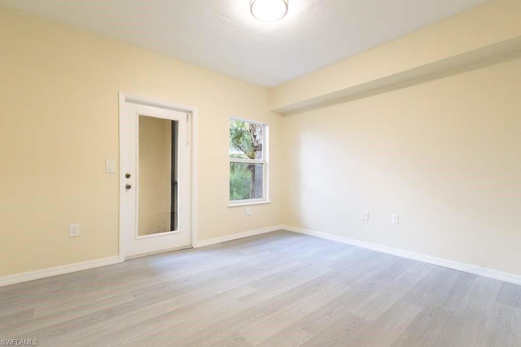11521 Villa Grand 911-15
