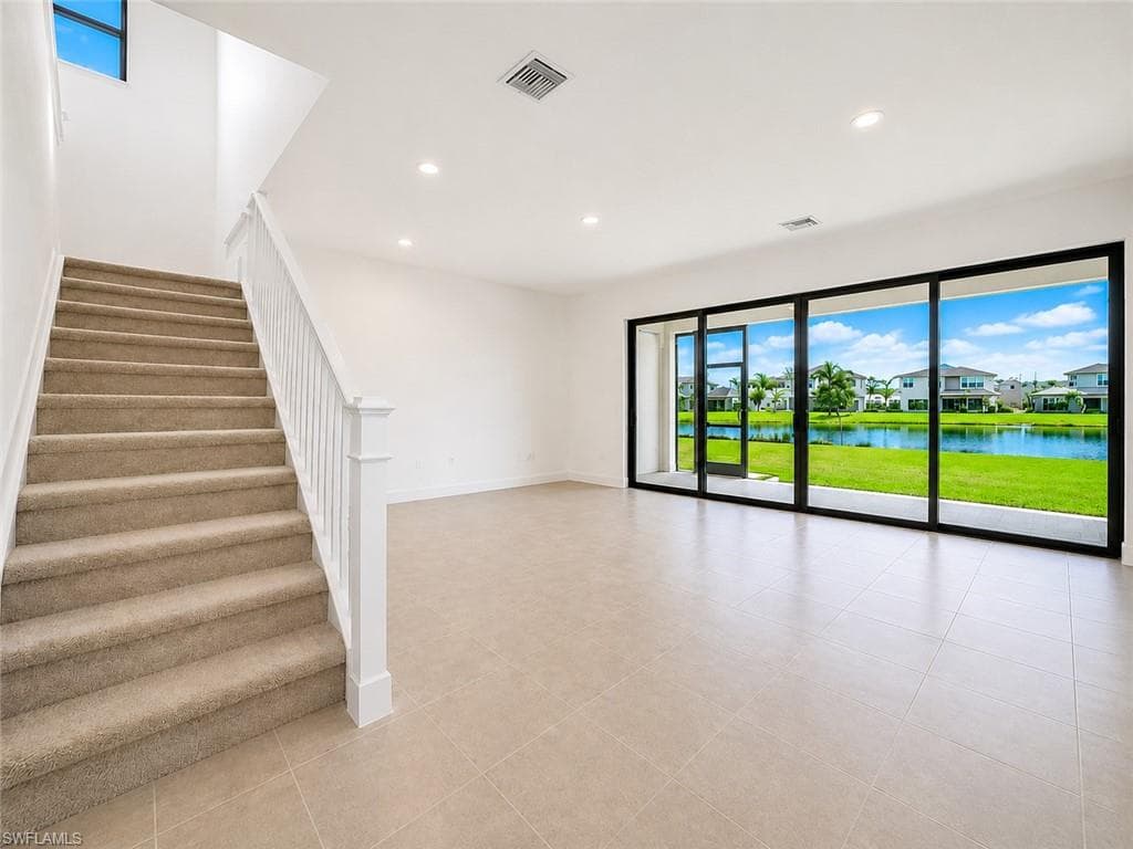 20921 Thistle Leaf LN-7