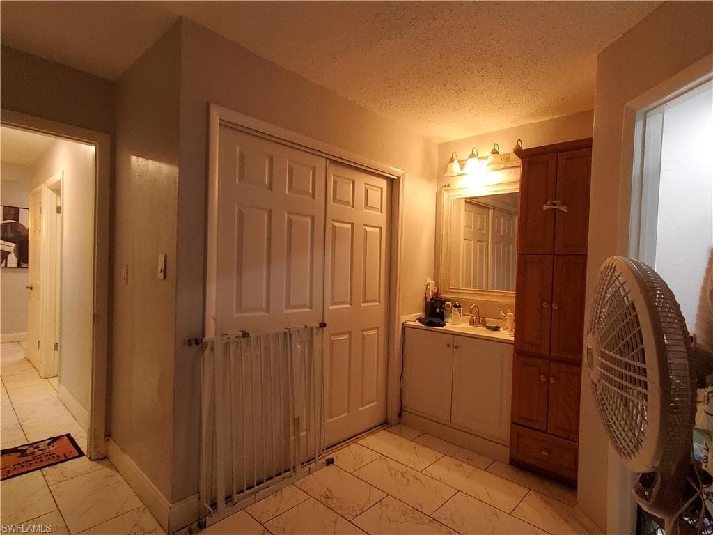 306 Hollywood ST-11