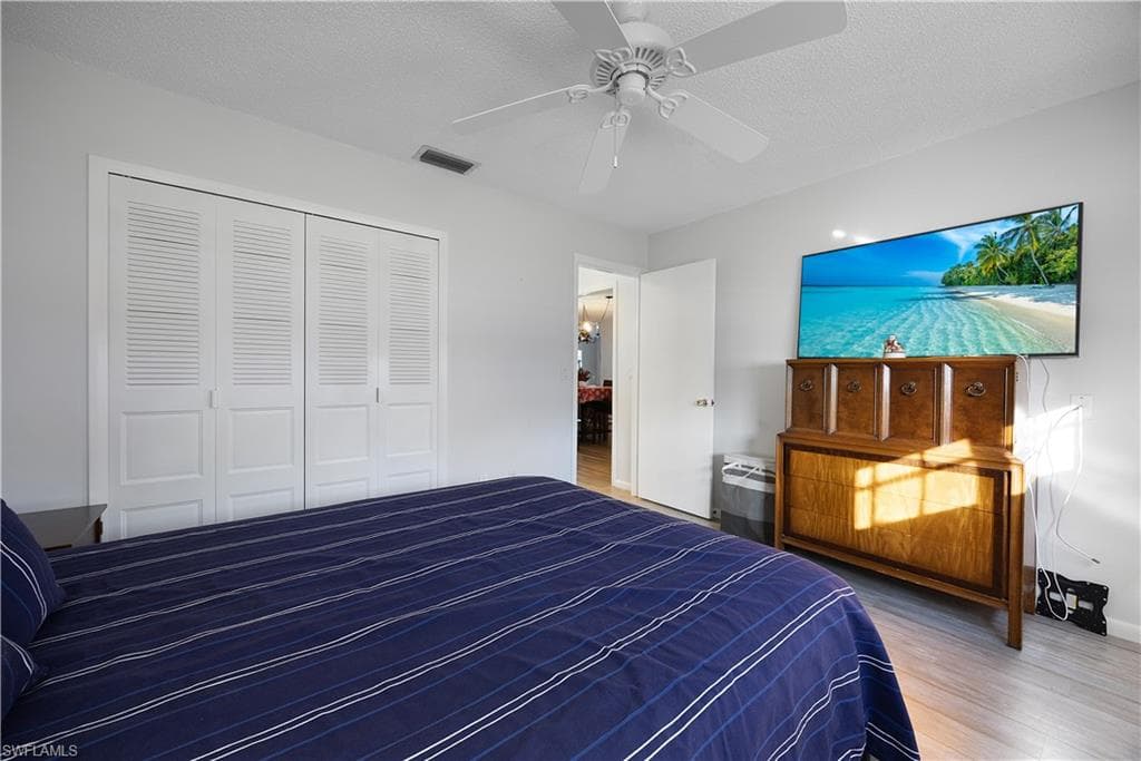 1513 Edgewater CIR-6