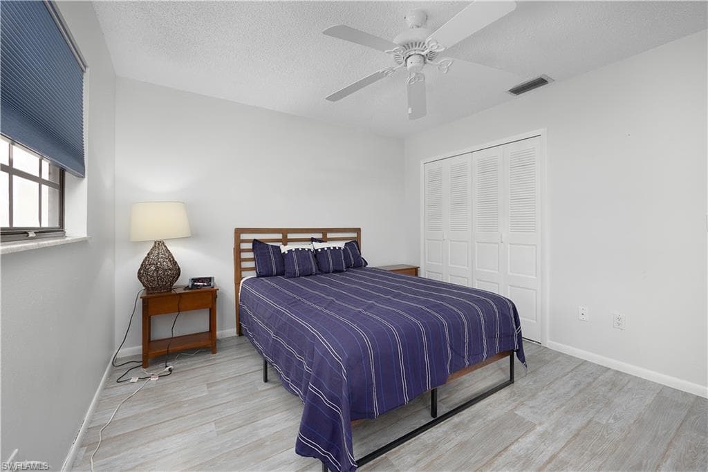 1513 Edgewater CIR-8