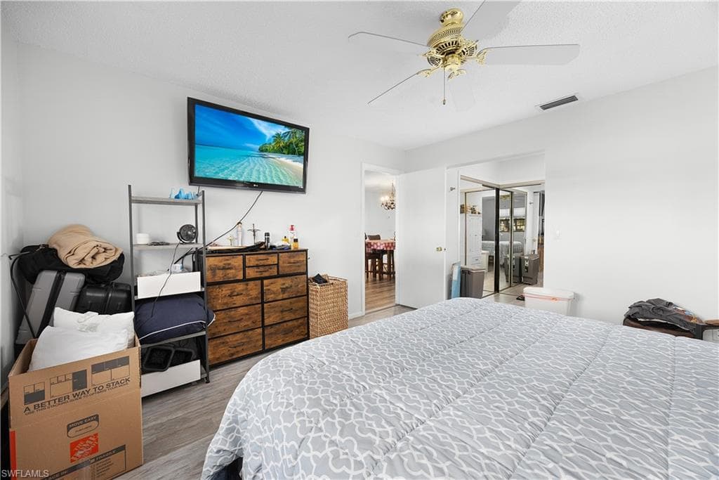 1513 Edgewater CIR-13