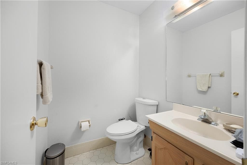1513 Edgewater CIR-14