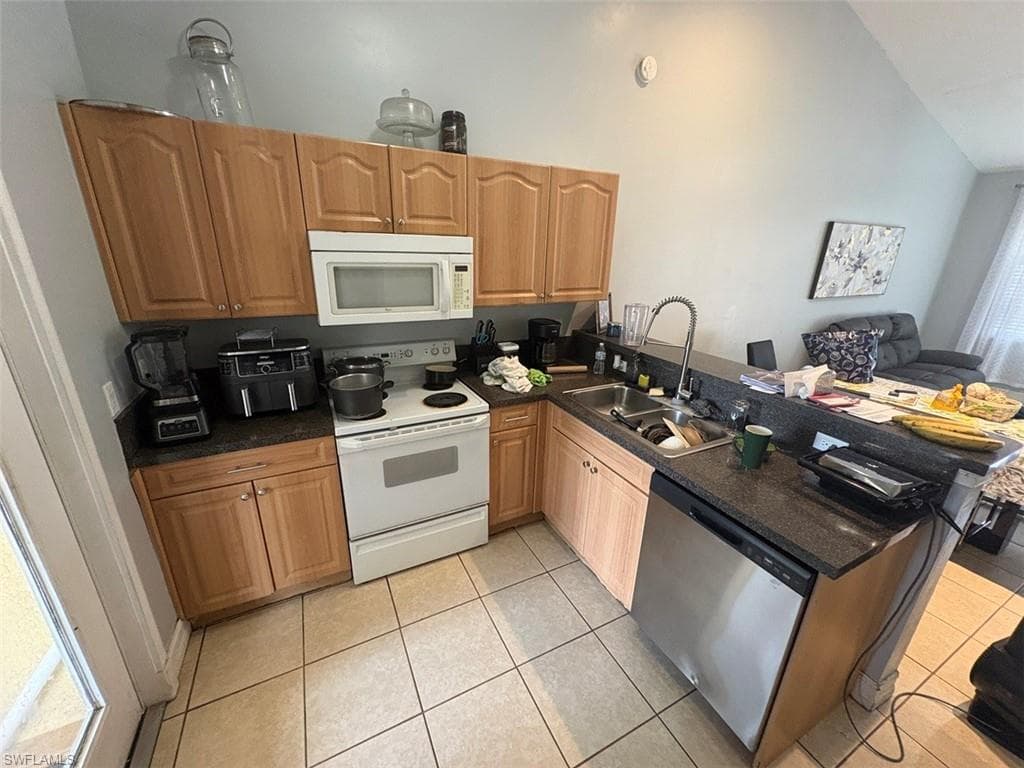 2500 Storter AVE-38