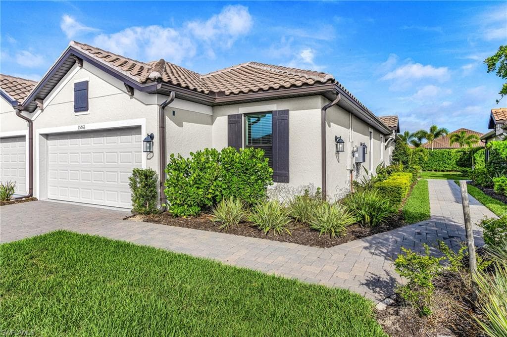 15561 Vittorio ST-22