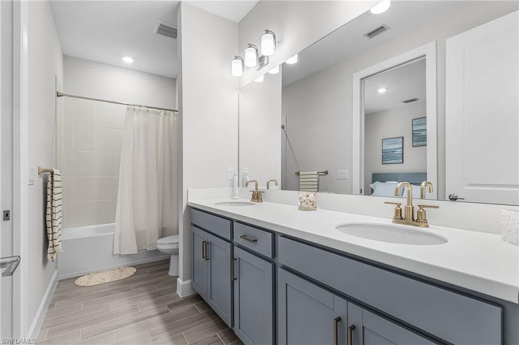 15561 Vittorio ST-16