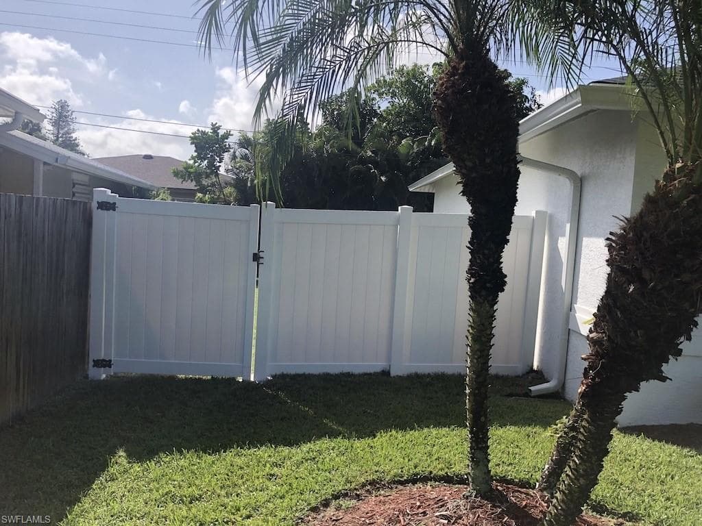1082 Capri DR-12