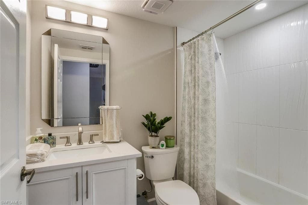 20281 Estero Gardens CIR 204-15