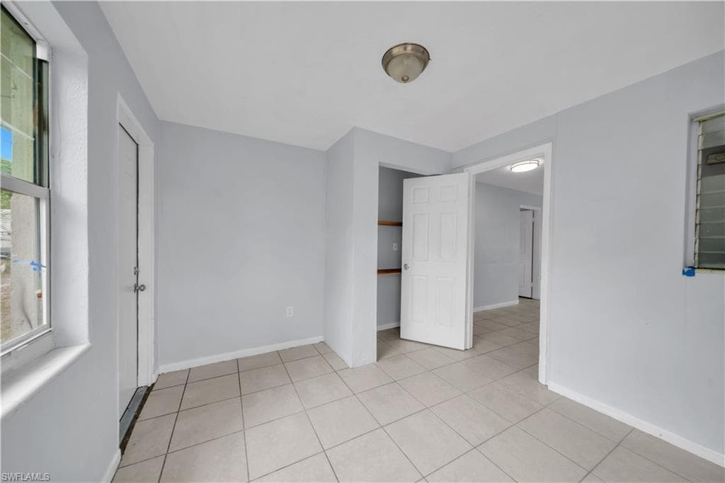 1527 Gardenia AVE-30