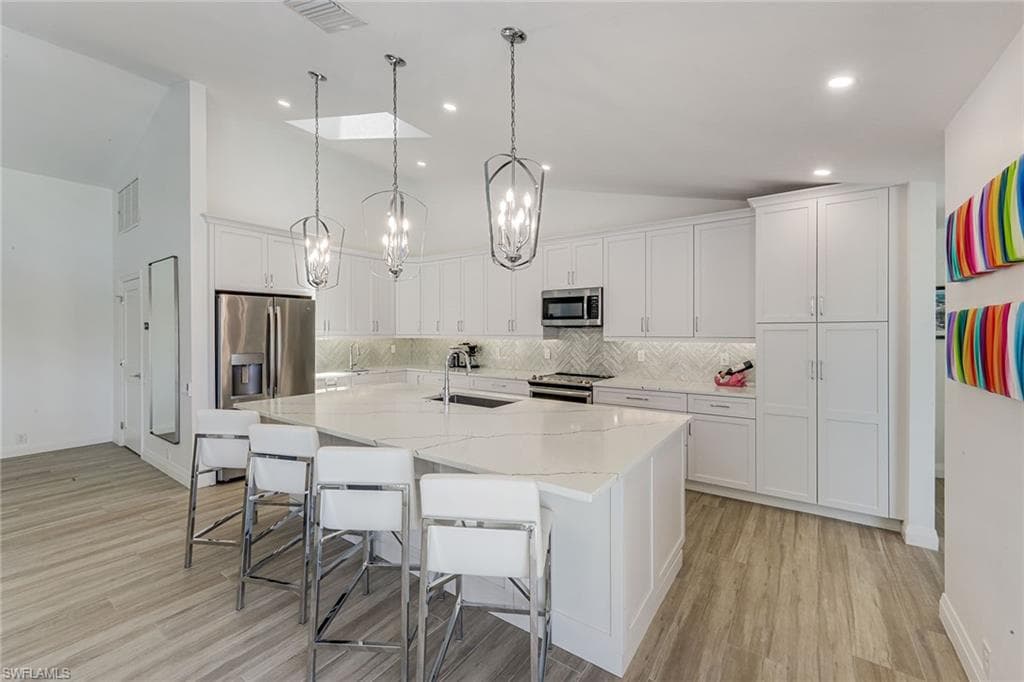 3803 Essex PL-11
